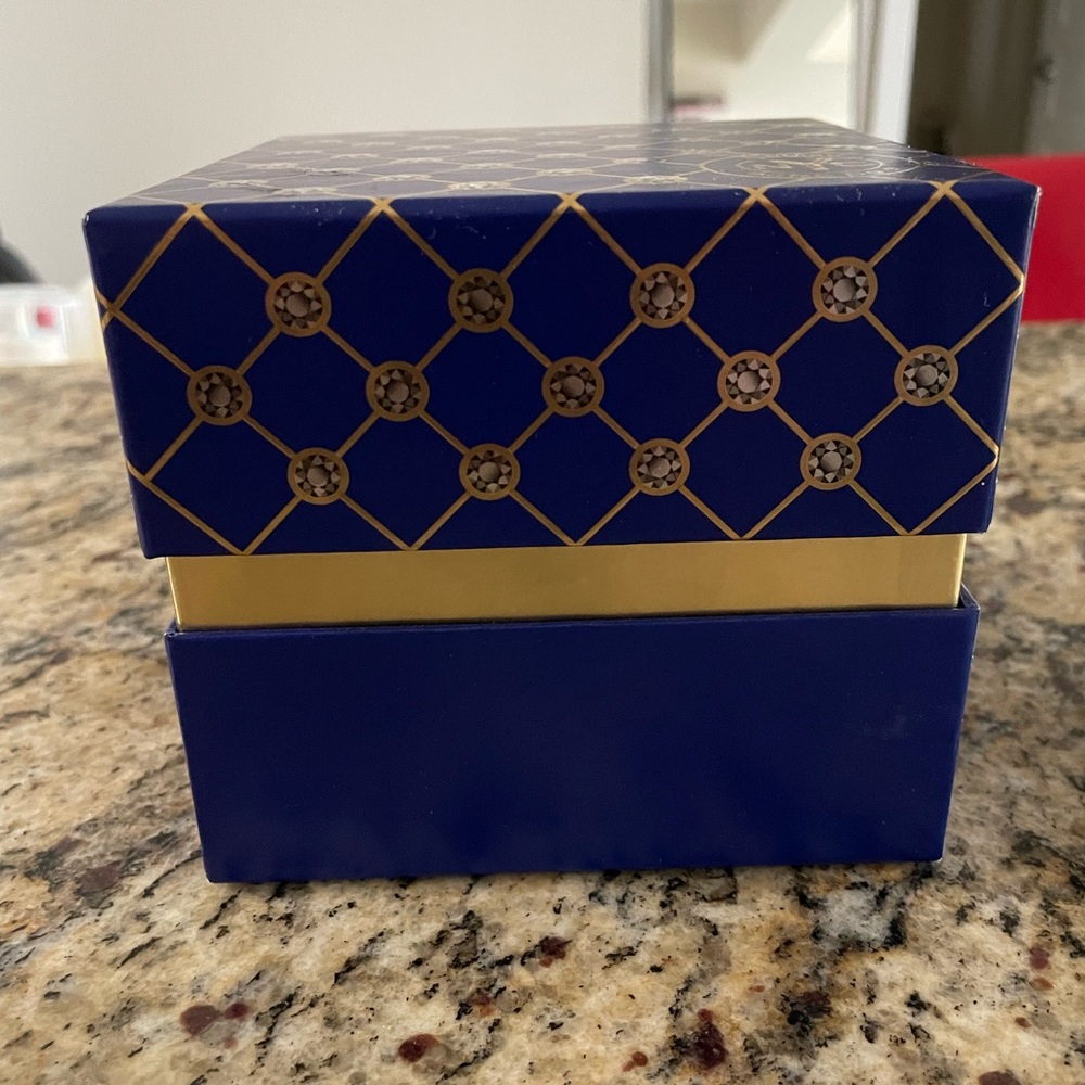 Bond no 9. Nomad candle with beautiful box
